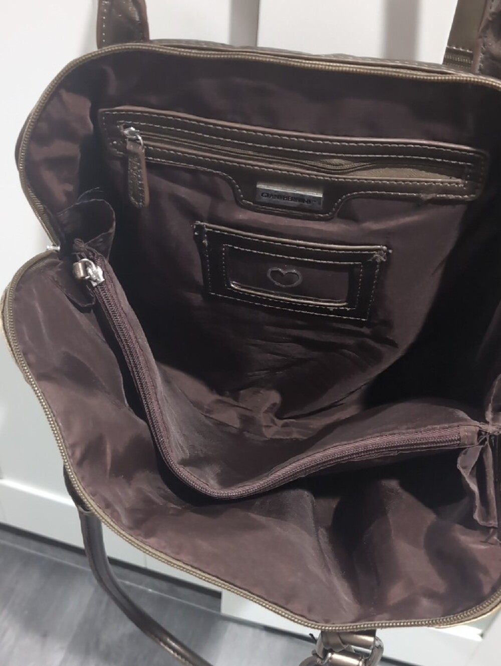 Metallic Bronze Women's Leather Tote Bag - Picture 9 of 9